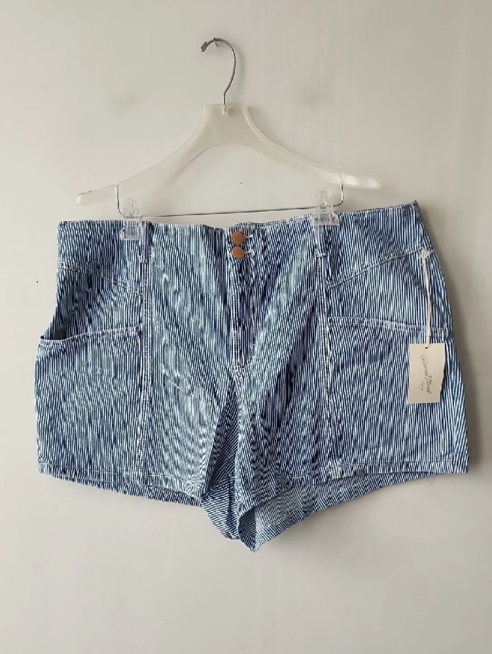 Universal Thread Blue and White Striped High-Waist Women’s Shorts - Picture 4 of 9